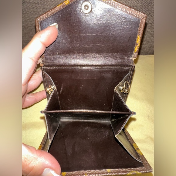 LV 🤎 Trifold With Coin Compartment - Picture 4 of 7